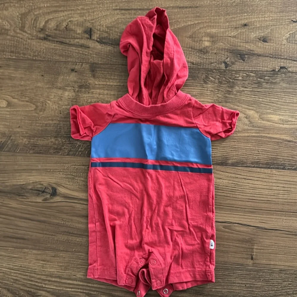 Bundle of 4 Carter’s baby boy rompers, size 6 months
